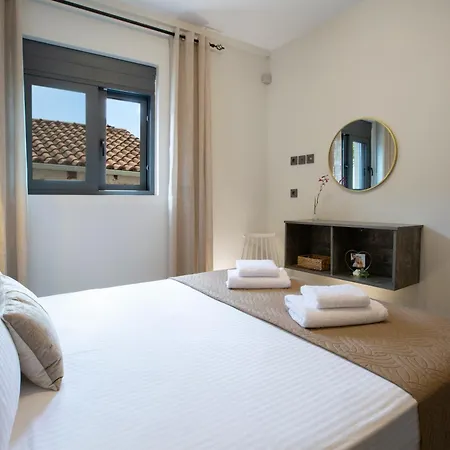 Staianna - Stylish Myrtia * Marandokhórion