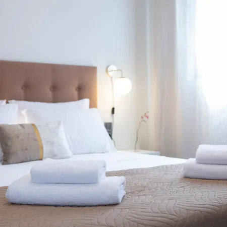 Staianna - Stylish Myrtia