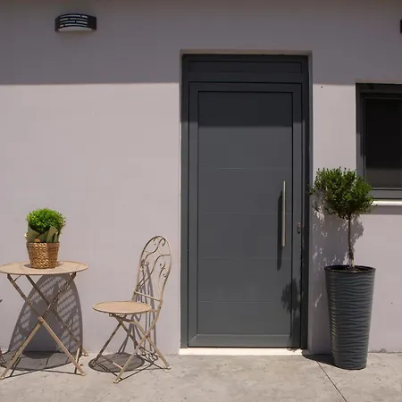 Staianna - Stylish Myrtia * Marandokhórion