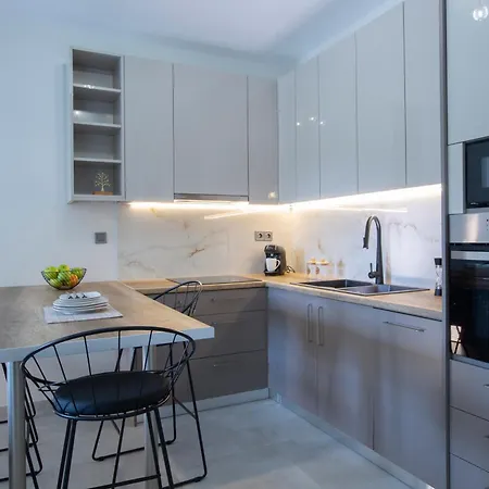 Staianna - Stylish Myrtia *