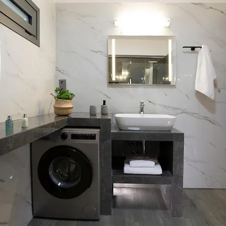 Staianna - Stylish Myrtia Appartement