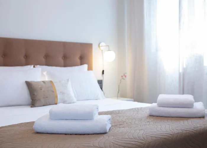 Staianna - Stylish Myrtia