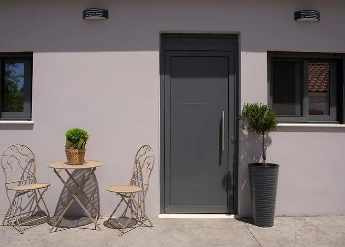 Staianna - Stylish Myrtia * Marandokhórion