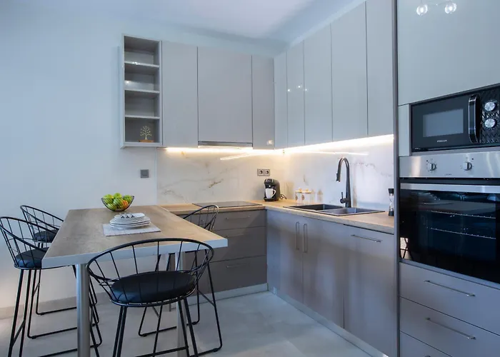 Staianna - Stylish Myrtia *