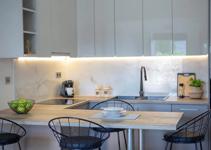 Staianna - Stylish Myrtia Marandokhórion